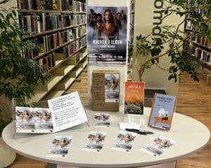 Read more about the article Hadsel folkebibliotek deler ut 2 billetter for forestillingen &laquo;Kniven i ilden&raquo;